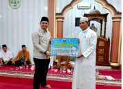 Safari Ramadhan, Wakil Walikota Metro Rafieq Beri Bantuan Hibah di Masjid Sabilussalam